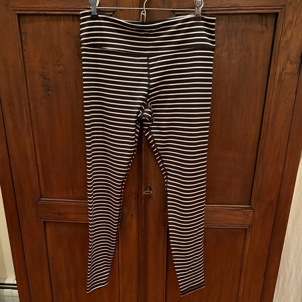 Black & White Striped Leggings, size M